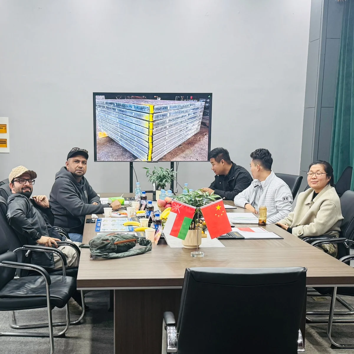 4U Business Links team in a meeting with a supplier