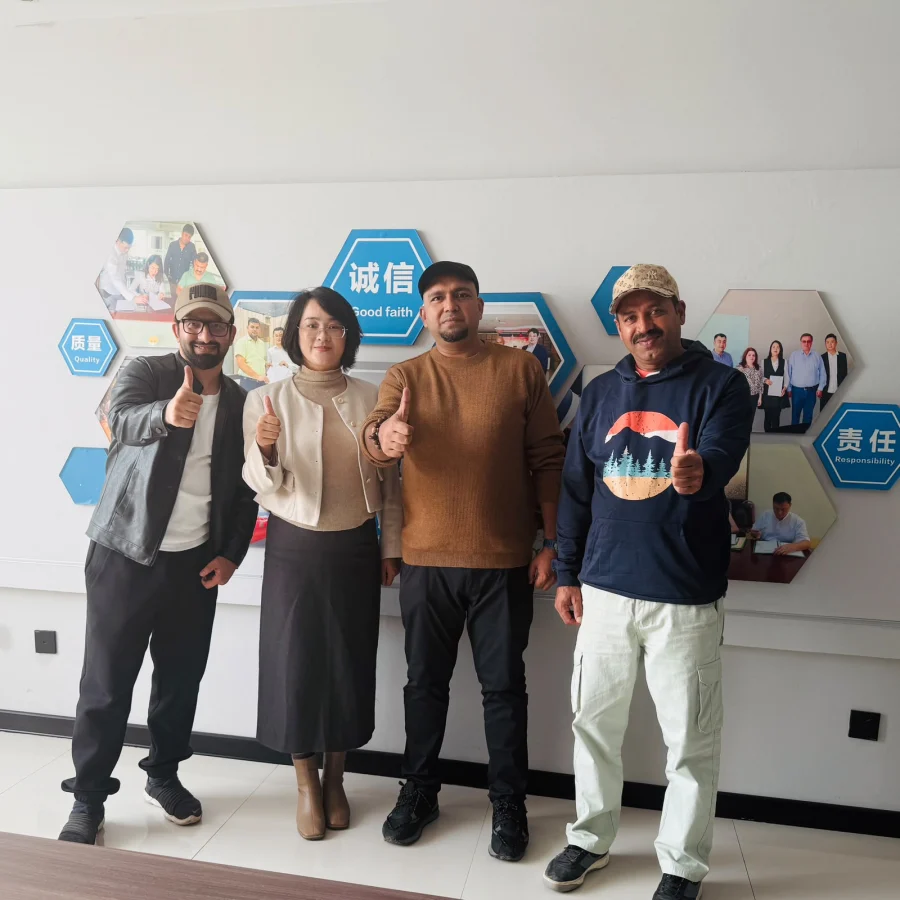 4U Business Links team with a manufacturer team